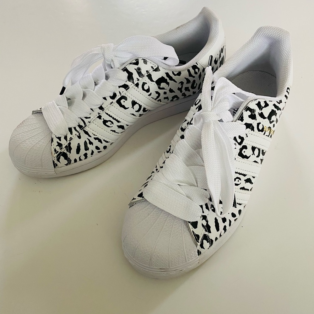 LIQUIDATING!! Adidas Superstar animal print sneaker, Sz. 9.5